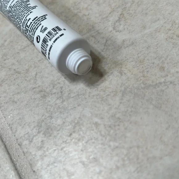 Benefit precisley , My Brow Detailer. - Picture 5 of 5